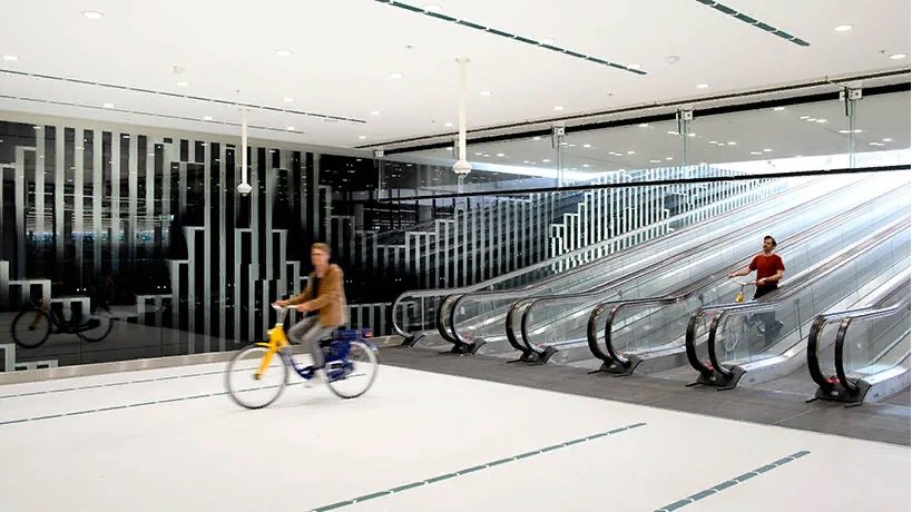 Велопарковка в Гааге похожа на музей
