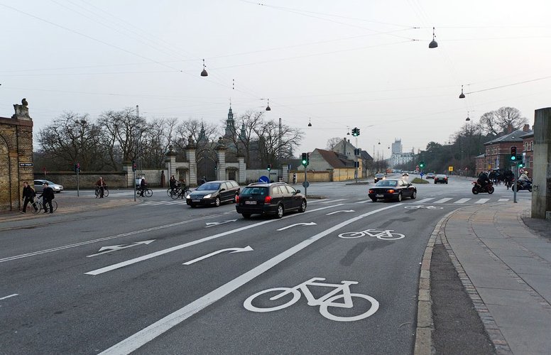 Велосипедные дорожки защищают пешеходов от аварий