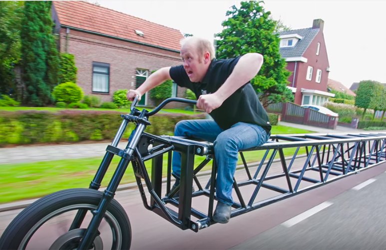 Самый длинный велосипед в мире: видео