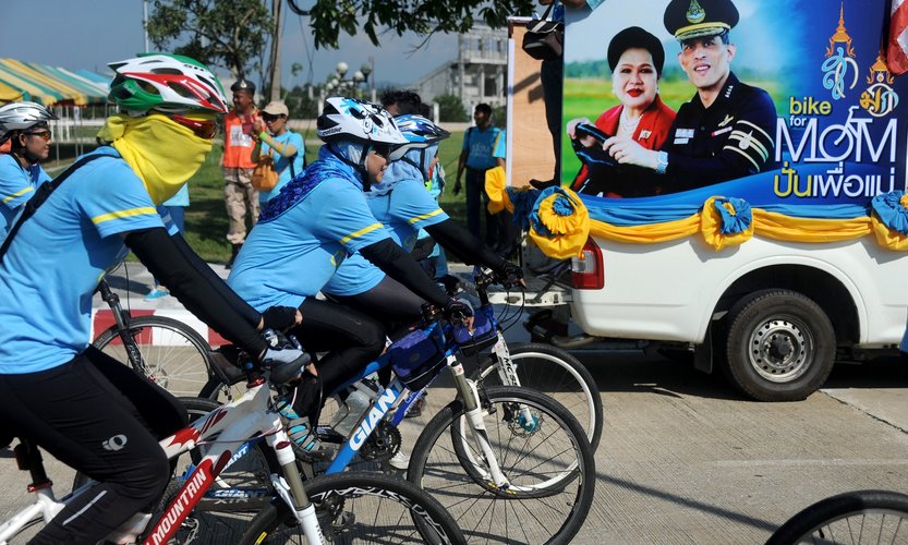 Масштабный велопробег в Таиланде в честь 83-летия Королевы Сирикит