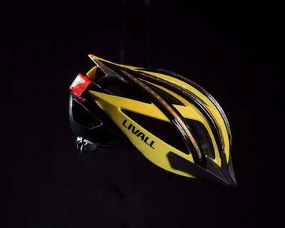 Светящийся велосипедный SMART-шлем Livall работает также в качестве рации