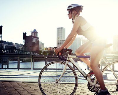На велосипеде к совершенному телу: советы о том, как привести себя в форму с помощью велосипеда