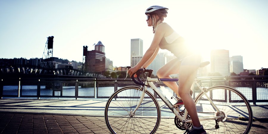 На велосипеде к совершенному телу: советы о том, как привести себя в форму с помощью велосипеда