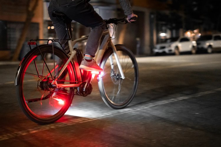 Велосипедные педали меняют цвет светодиодов