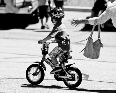 Как научить ребенка кататься на велосипеде: 10 шагов