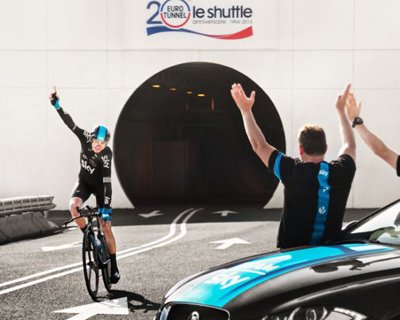 Велогонщик Крис Фрум стал первым, кто проехал на велосипеде под Ла-Маншем
