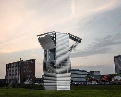 Башня Smog free tower не только делает воздух Роттердама чище, но и собирает смог для ювелирных украшений