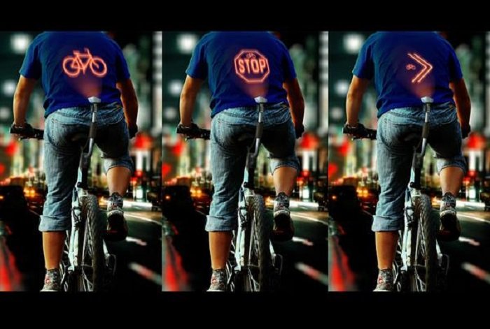 Устройство Cyclee проецирует знаки движения на спине велосипедиста