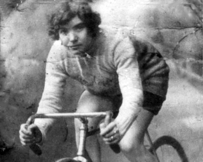 В честь Альфонсины Страда, единственной женщины гонки Джиро д'Италия, назвали площадь