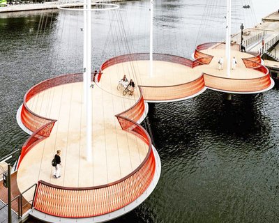 В Копенгагене построли уникальный мост из кругов, напоминающих палубы кораблей