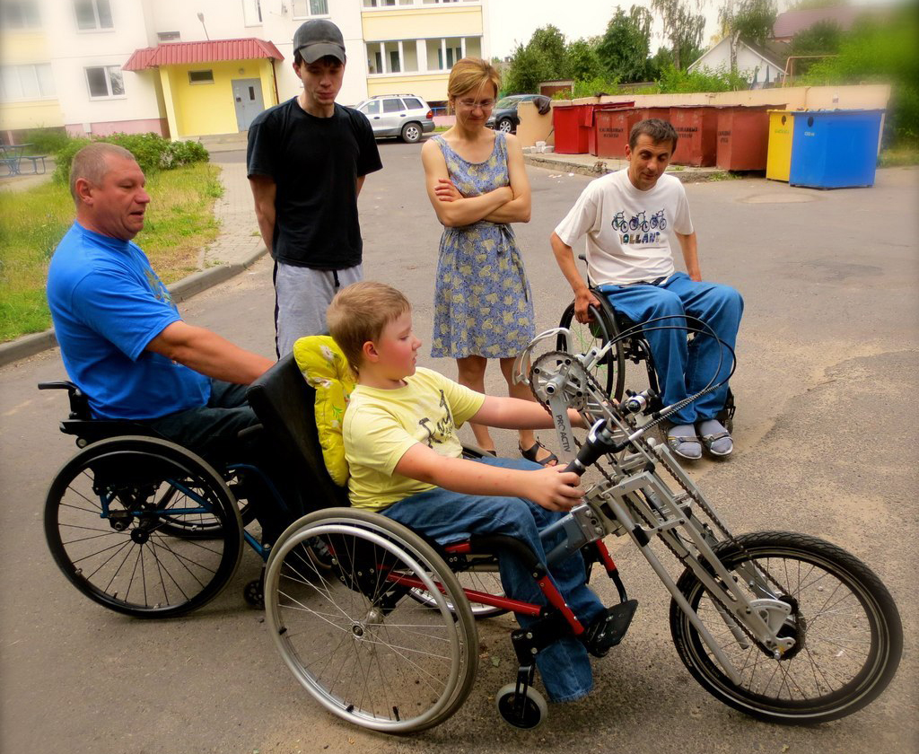 инвалидная коляска с велосипедным ручным приводом хэндбайк