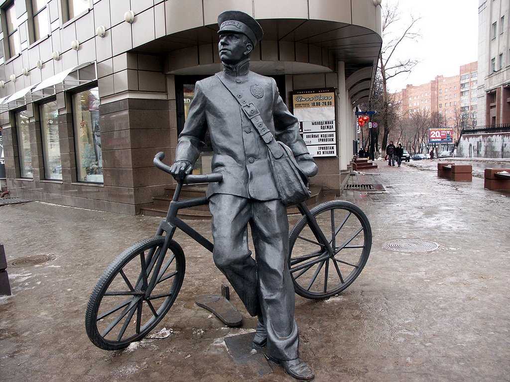Скульптура почтальона в Нижнем Новгороде